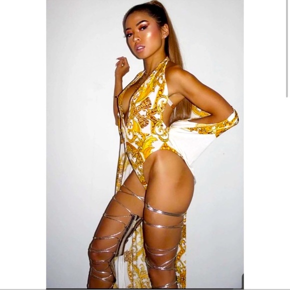 Fashion Nova sun suit💛 - Picture 3 of 9